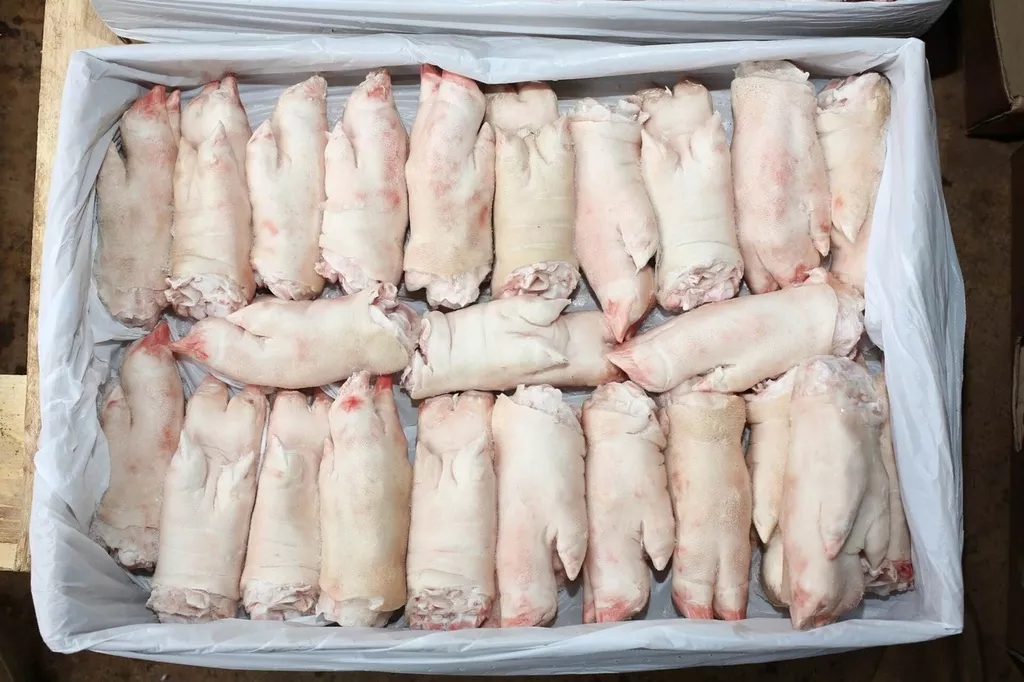 ноги свиные передние в наличие 2 тонны. в Челябинске и Челябинской области
