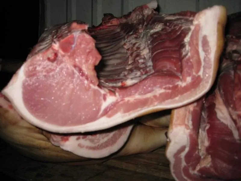 фотография продукта Свинина в полутушах