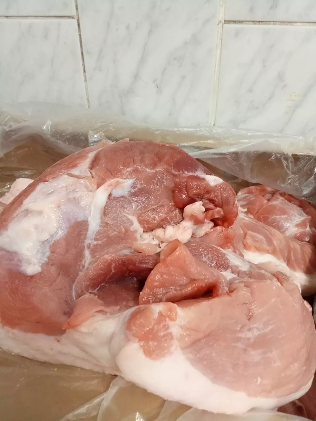 свинина полужирная крупный кусок  в Челябинске и Челябинской области 2